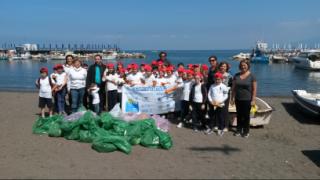 Iniziative oceaniche - I bambini ripuliscono il borgo della Loren e di De Sica