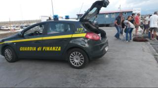 Maxi sequestro di ricci di mare a Marina Grande