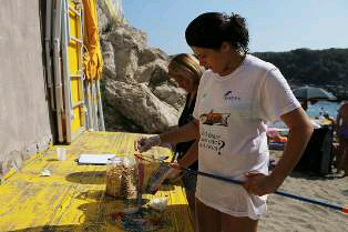 Giornata di pulizia delle spiagge di Puolo dalle cicche di sigaretta