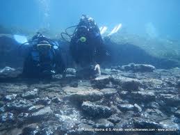 Archeologi sub al lavoro